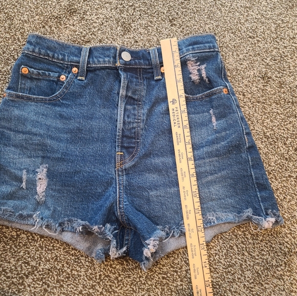Levi’s Premium Ribcage Shorts Size 26 - Picture 6 of 6